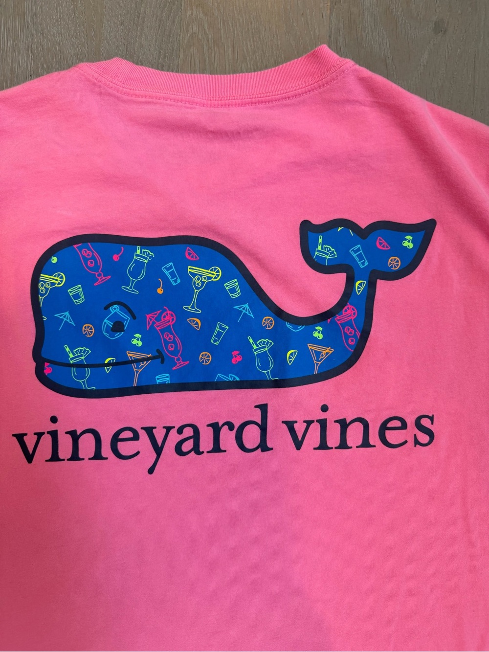 Vineyard Vines Men’s Pocket Tee in Hot Pink with Blue Whale - Picture 5 of 5